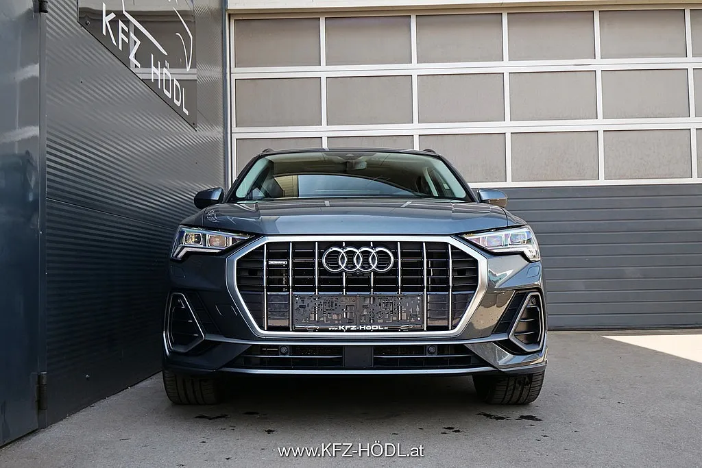 Audi Q3 45 TFSI quattro S-line S-tronic Image 3