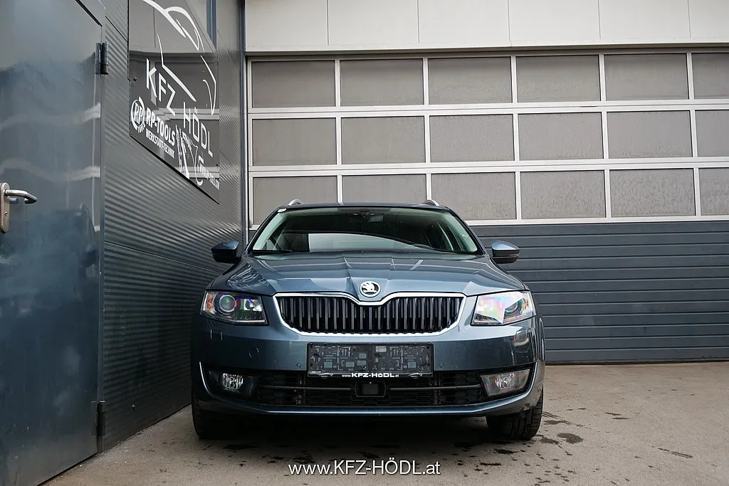 Skoda Octavia Combi 2,0 TDI 4×4 Style DSG Image 3