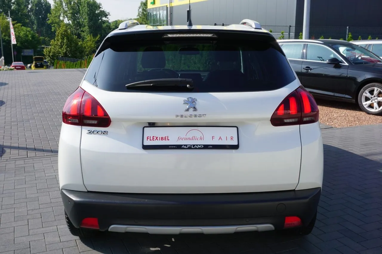 Peugeot 2008 1.2 PureTech 110...  Image 3